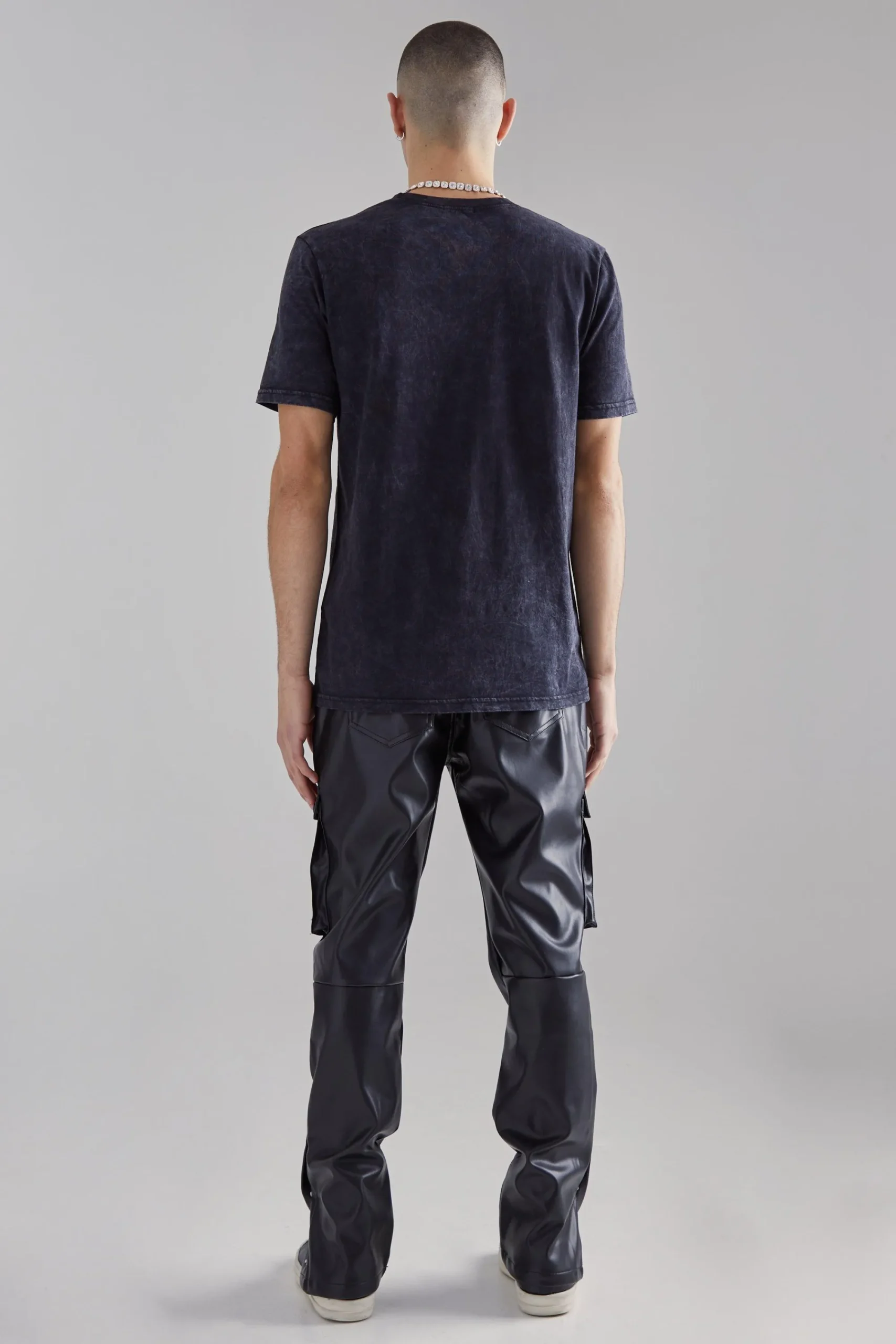 Slim Fit Acid Wash Crew Neck T-shirt | UK^boohooMAN Online