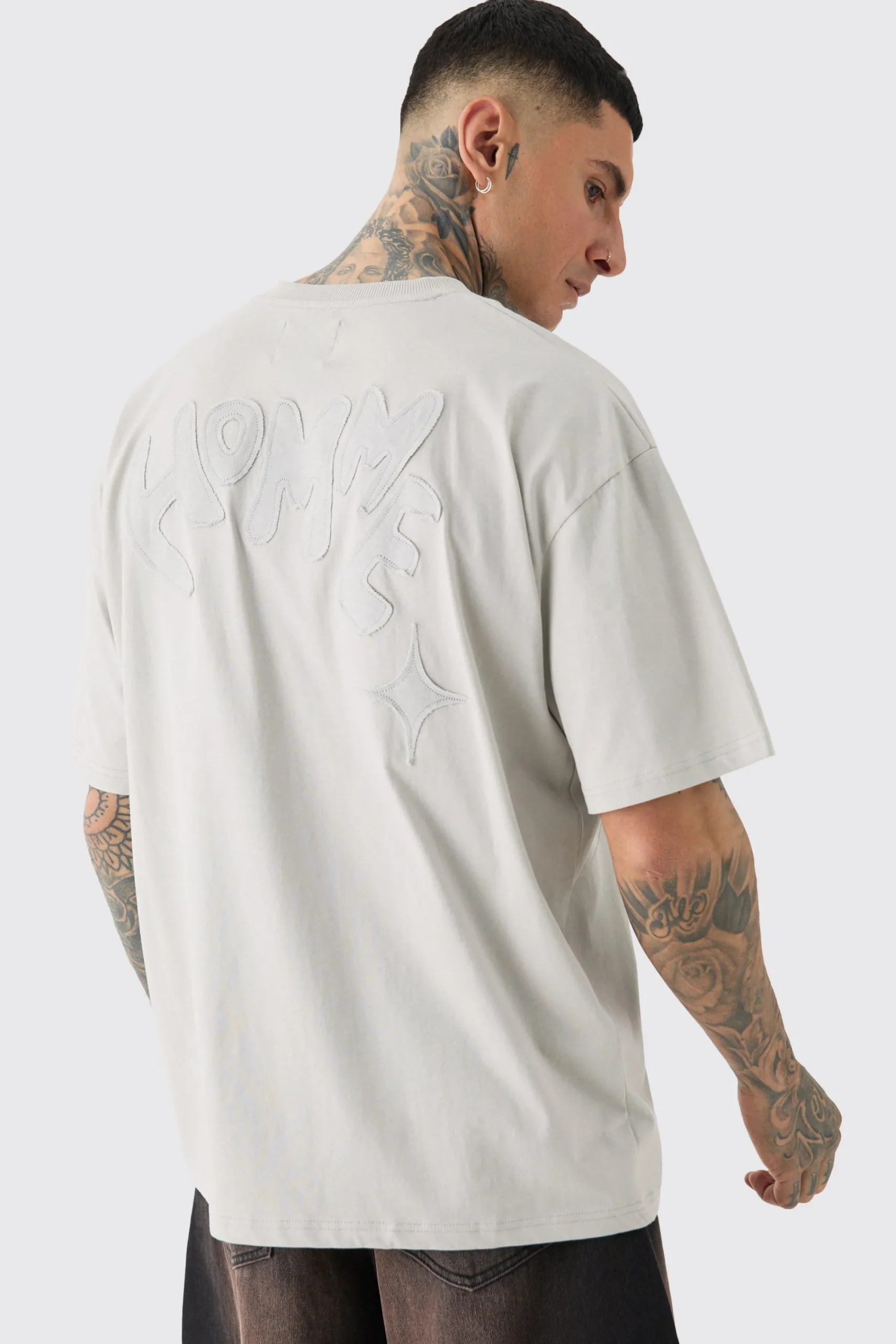 Tall Applique Distressed Loose V Neck T Shirt In | UK^boohooMAN Best