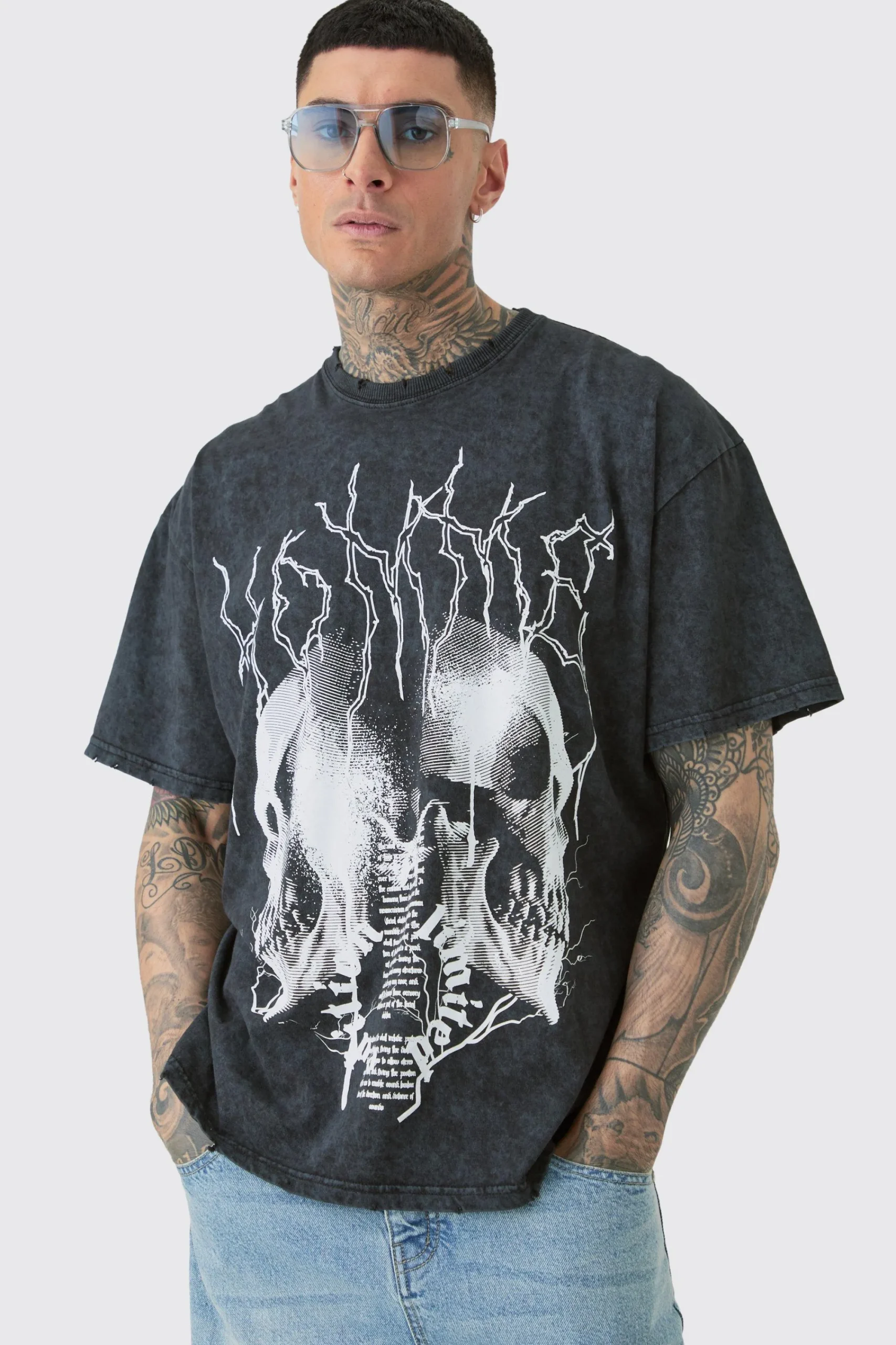 Tall Distressed Oversized Acid Wash Gothic Print T-shirt | UK^boohooMAN Clearance