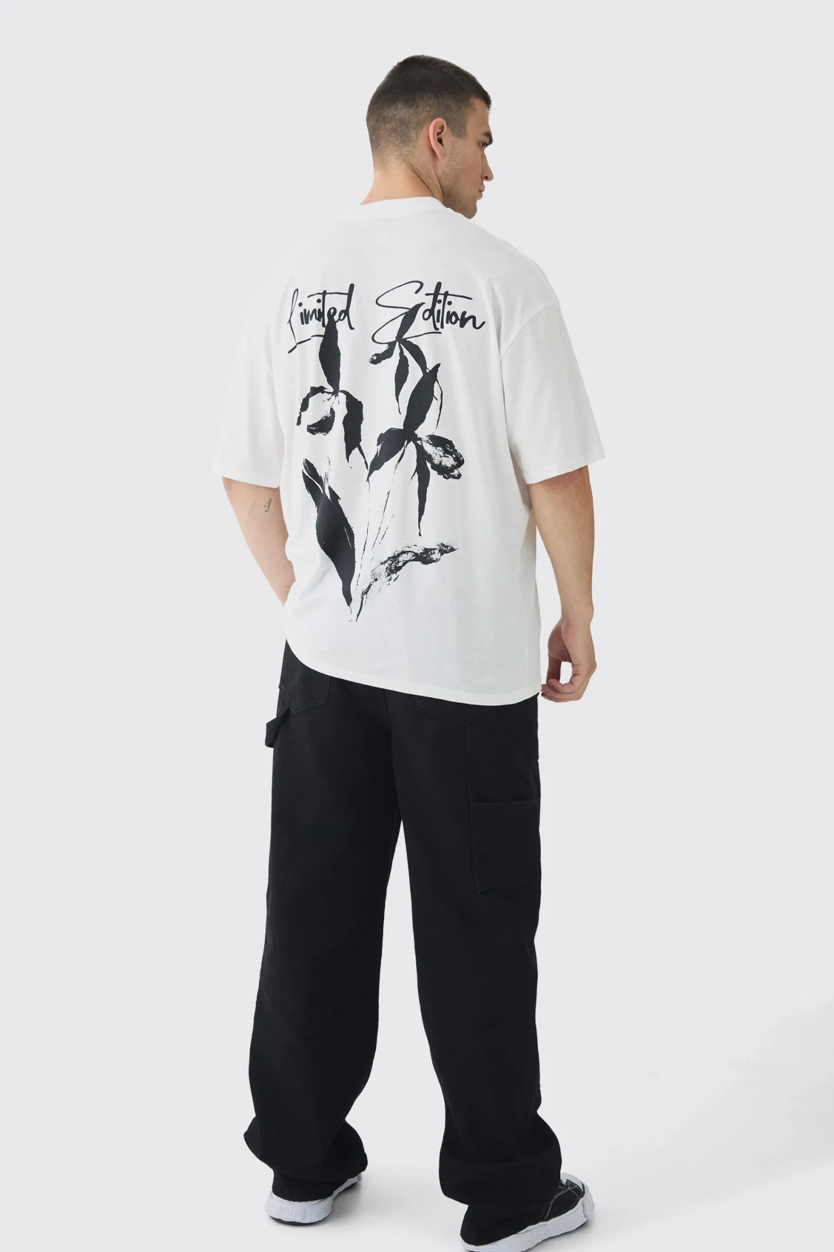 Tall Limited Edition Floral Line Drawing Extended Neck T-Shirt | UK^boohooMAN