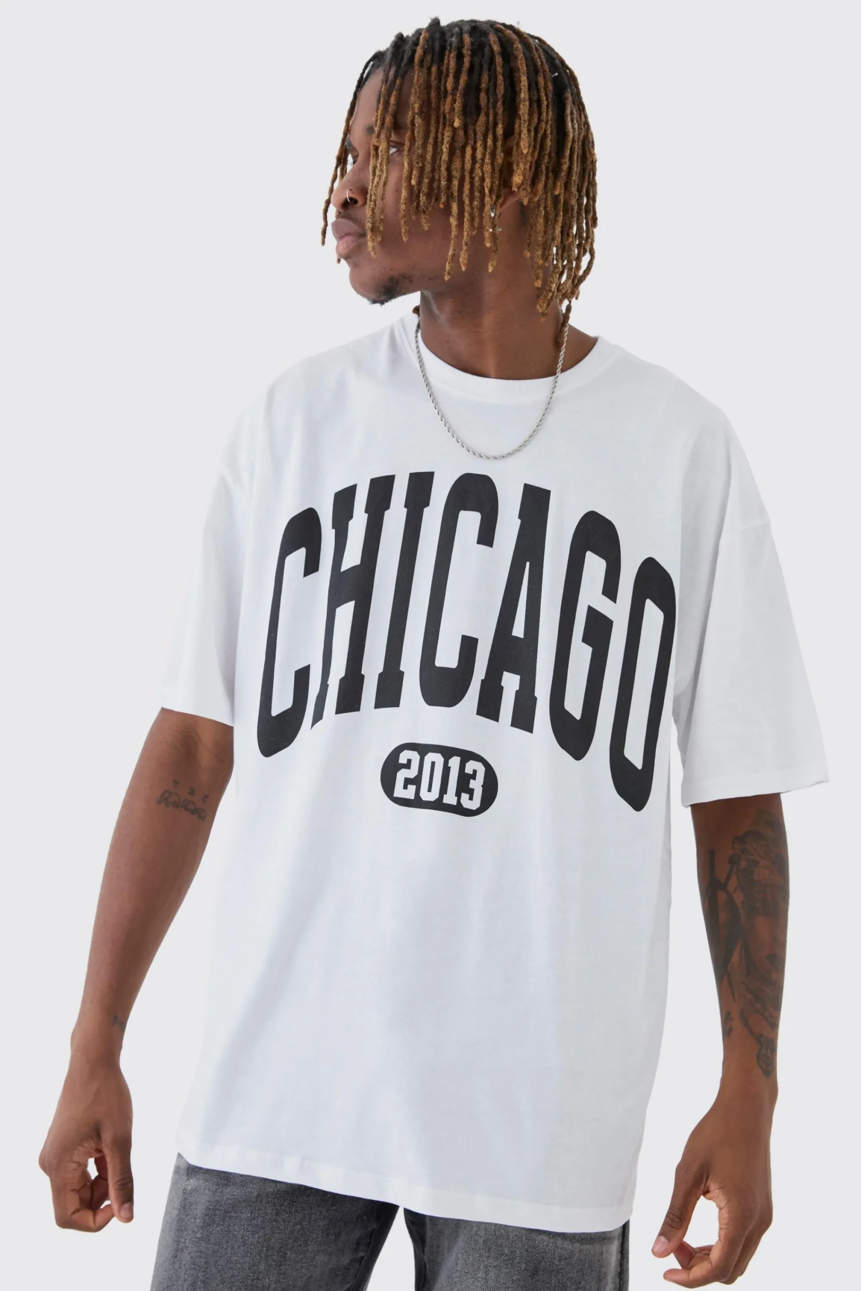 Tall Oversized Chicago Varsity Graphic T-Shirt | UK^boohooMAN New