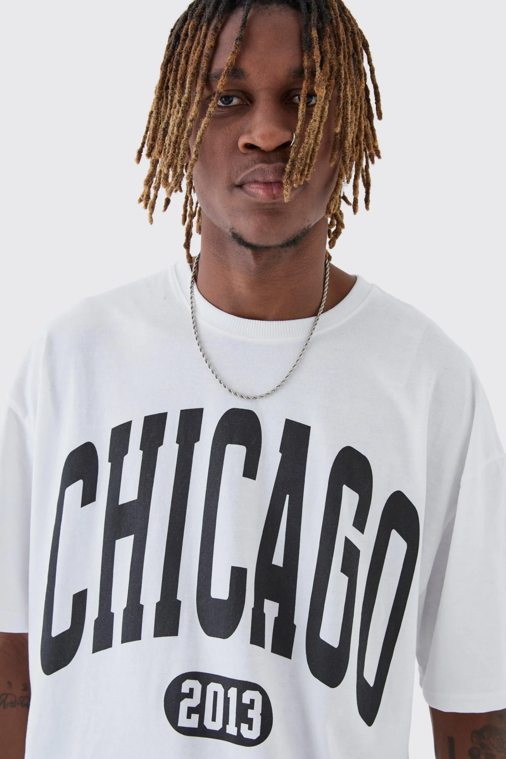 Tall Oversized Chicago Varsity Graphic T-Shirt | UK^boohooMAN New