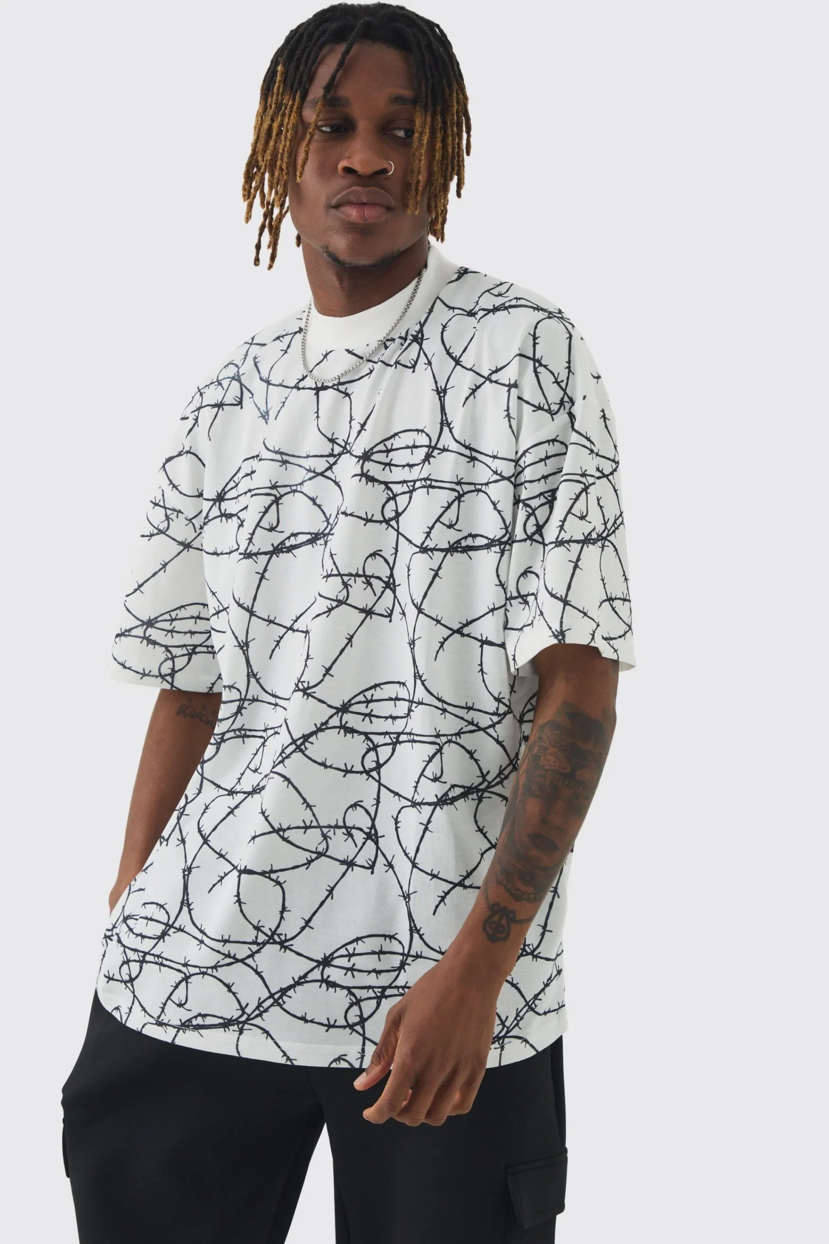 Tall Oversized Extended Neck Barbed Wire Graphic T-shirt | UK^boohooMAN Outlet