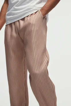 boohooMAN Tapered Fit Elasticated Waist Pleated Trouser | UK| Trousers