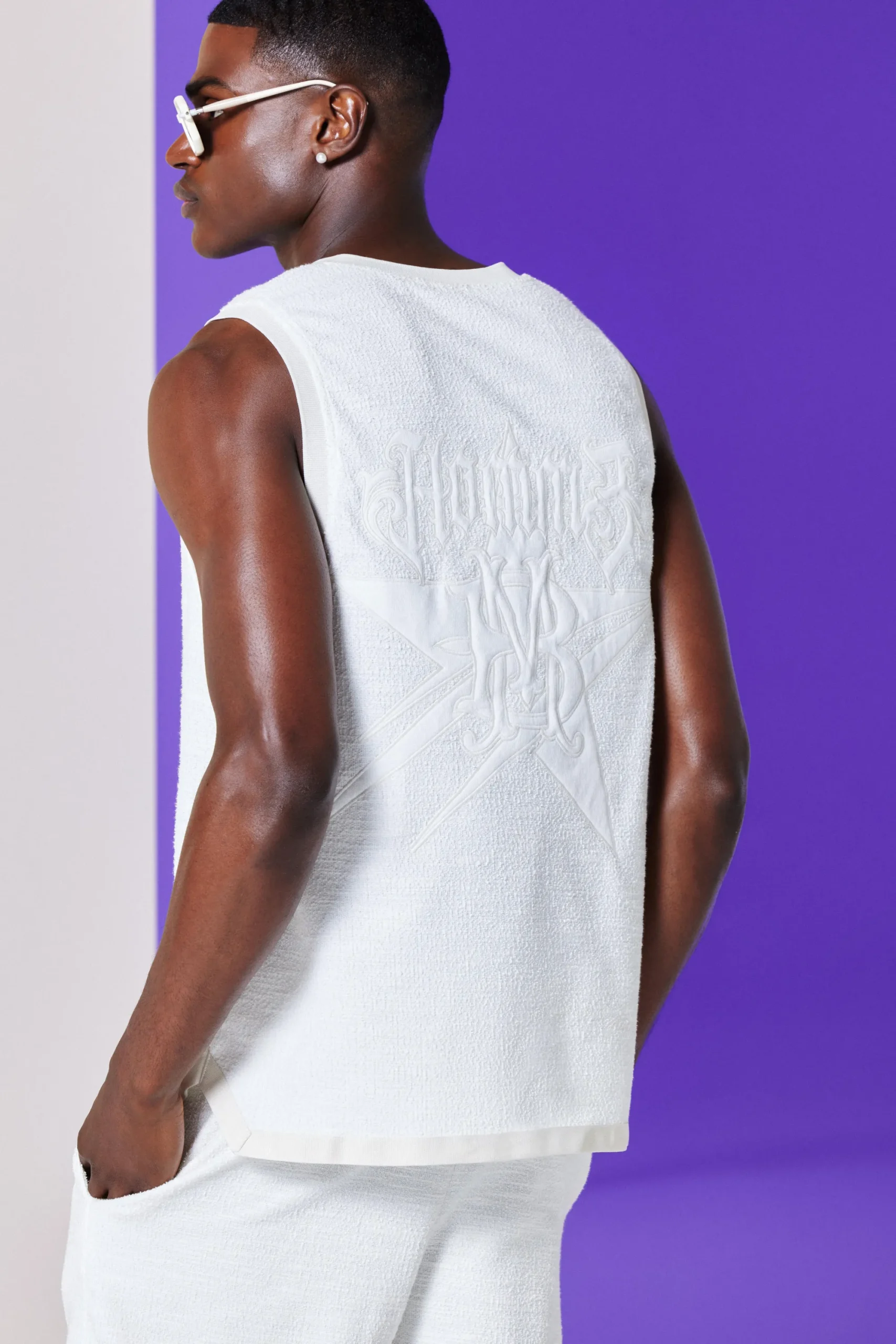 Textured Star Embroidered V Neck Basketball Vest | UK^boohooMAN Best