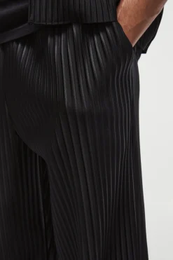 boohooMAN Wide Leg Pleated Trouser | UK| Trousers